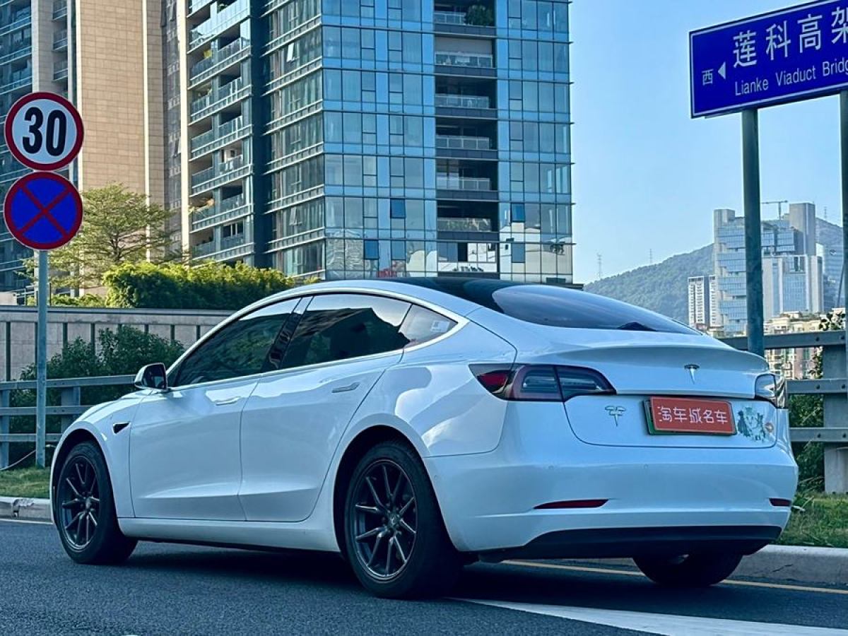 特斯拉 Model 3  2020款 改款 標(biāo)準(zhǔn)續(xù)航后驅(qū)升級版圖片