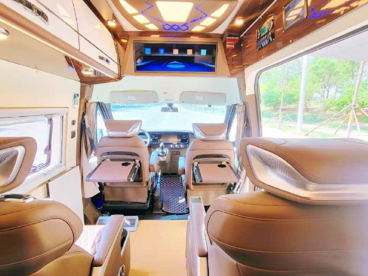 福特 探險(xiǎn)者  2023款 EcoBoost 285 后驅(qū)風(fēng)尚版 6座圖片
