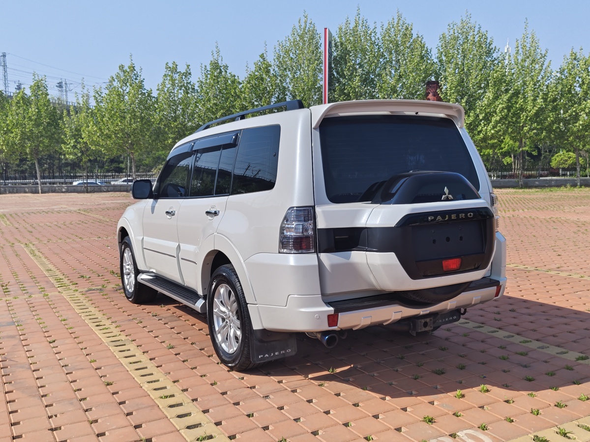 三菱 帕杰羅  2007款 3.8 五門(mén)GLS 旗艦天窗版圖片