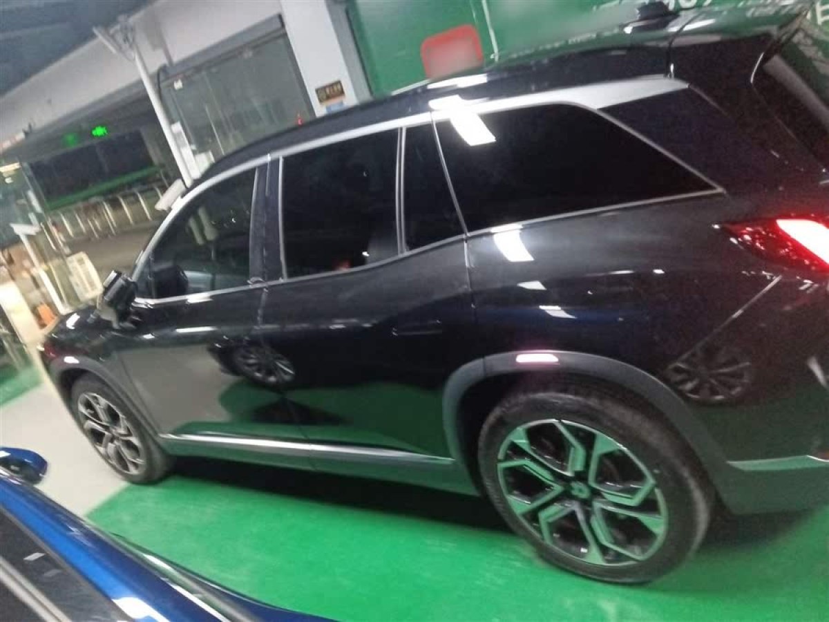 蔚來(lái) ES8  2020款 580KM 基準(zhǔn)版 六座版圖片