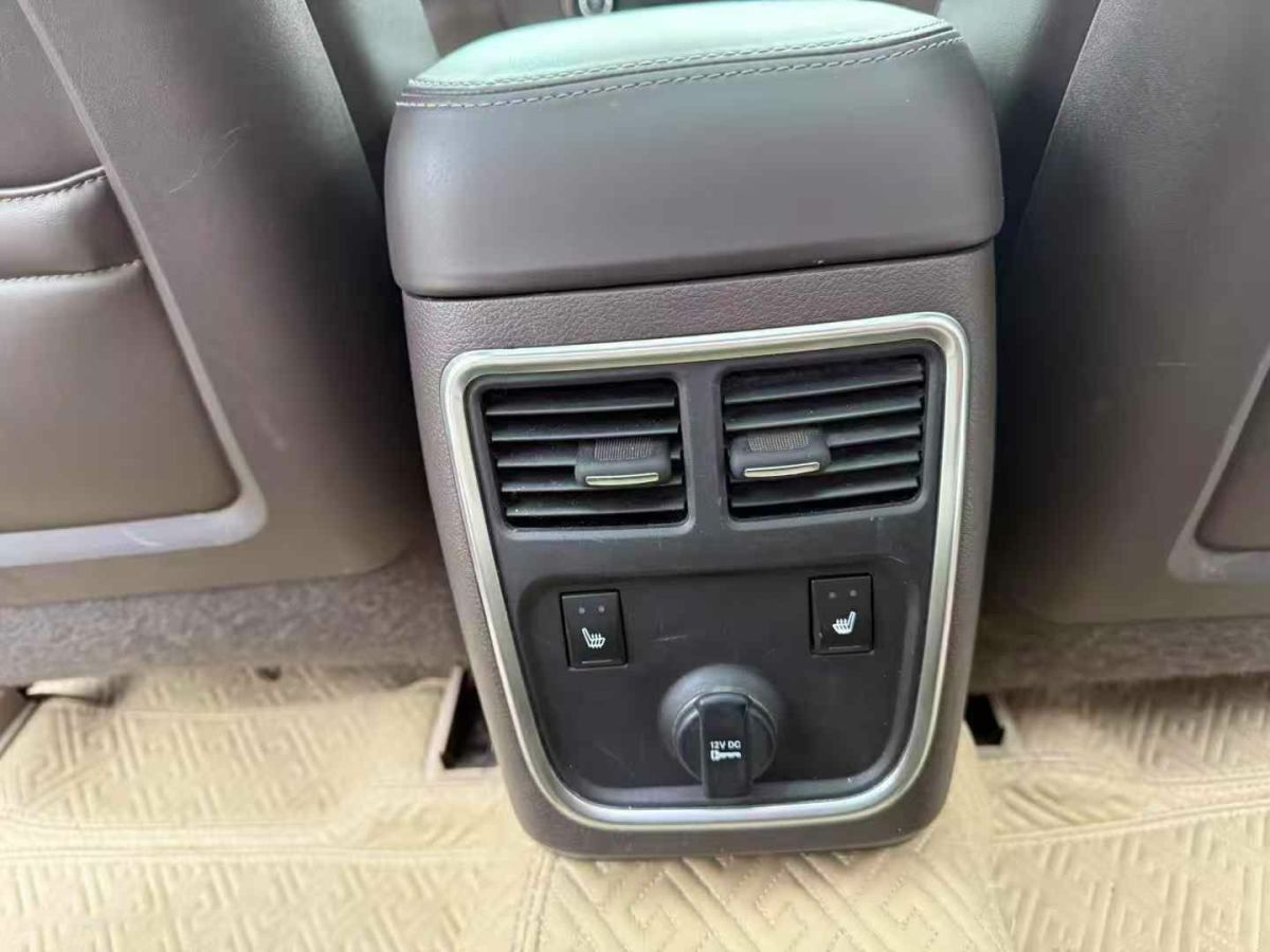 克萊斯勒 300C  2016款 3.0L 超越版圖片