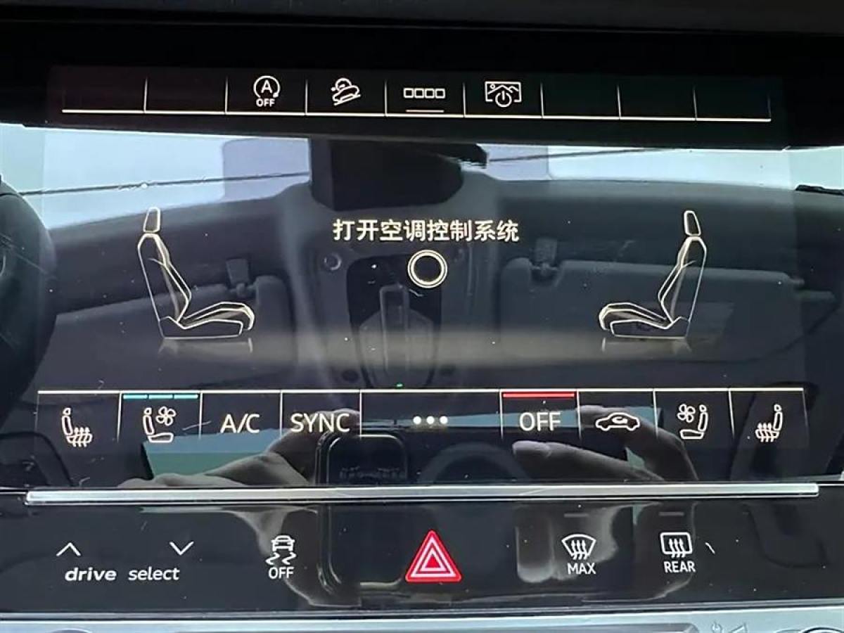 奧迪 奧迪Q7  2024款 55 TFSI quattro S line運(yùn)動(dòng)型圖片