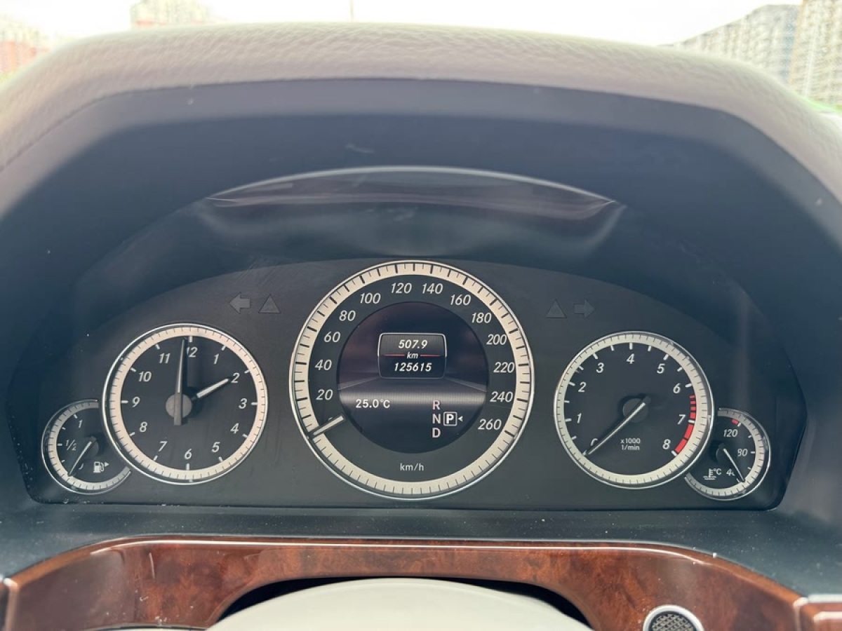 奔馳 奔馳E級(jí)  2013款 E 300 L 時(shí)尚豪華型圖片