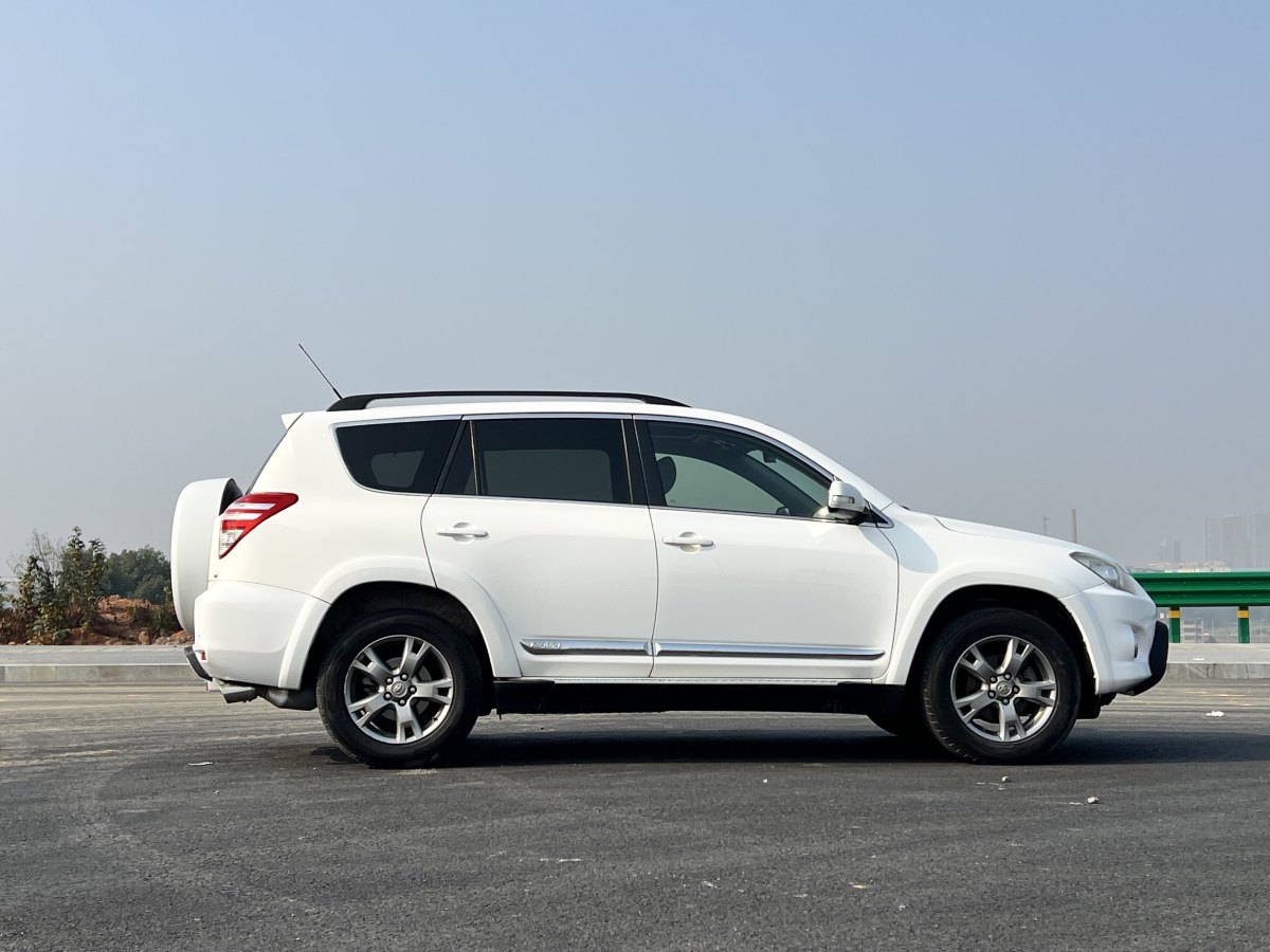 豐田 RAV4  2019款 榮放 2.0L CVT兩驅(qū)先鋒版圖片