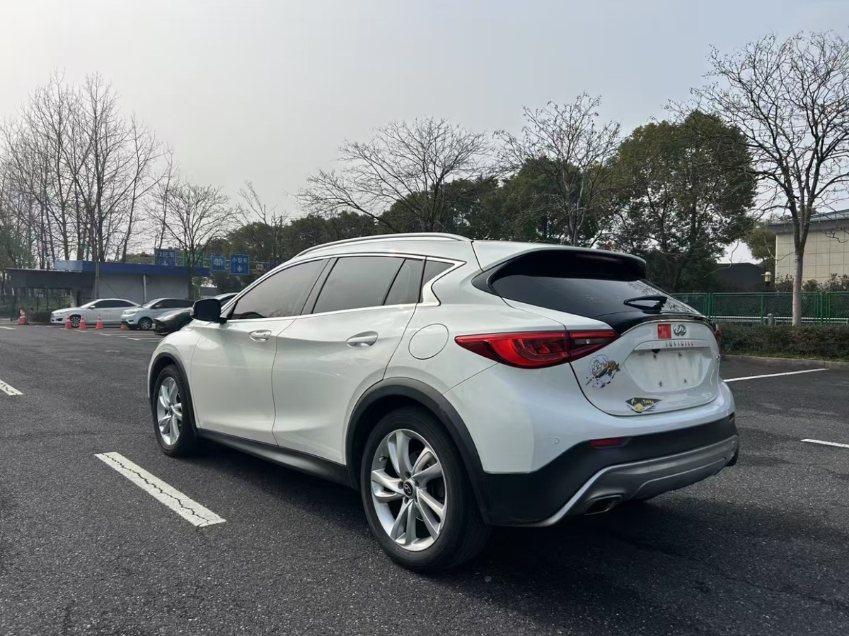 2017年06月英菲尼迪 QX30  2017款 1.6T 兩驅(qū)時尚版