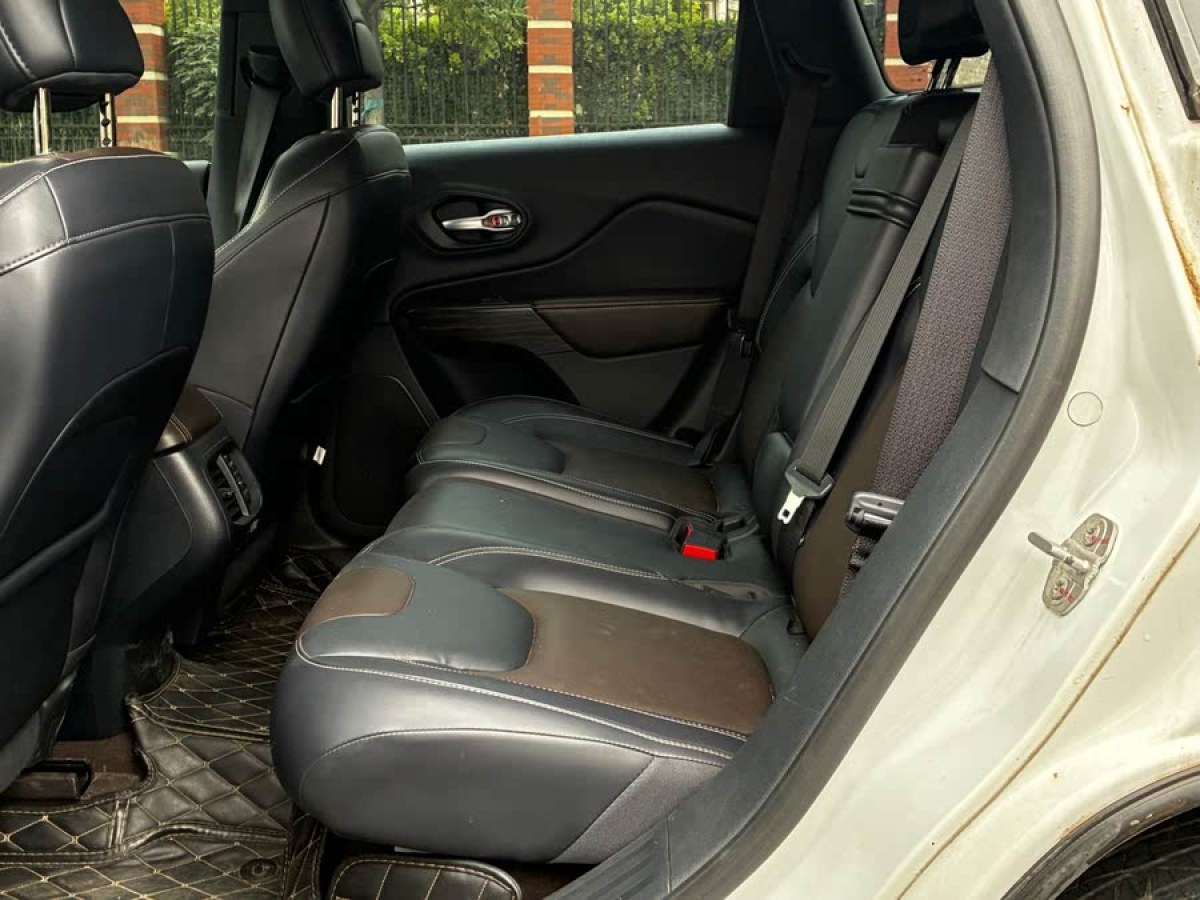 Jeep 自由光  2016款 2.4L 專業(yè)版圖片