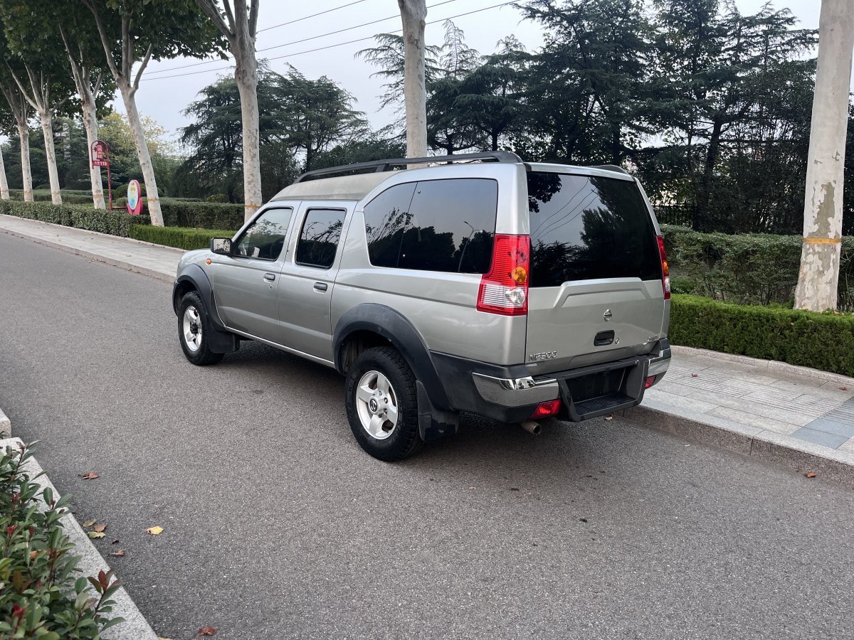 日產(chǎn) ZN廂式車  2012款 2.4L四驅(qū)高級(jí)版7座圖片