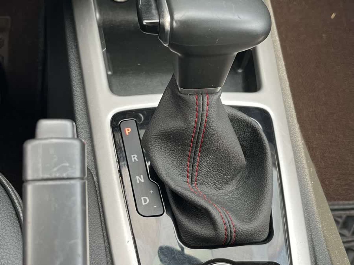 觀致 觀致3  2018款 兩廂 1.6L 自動(dòng)尊貴型圖片