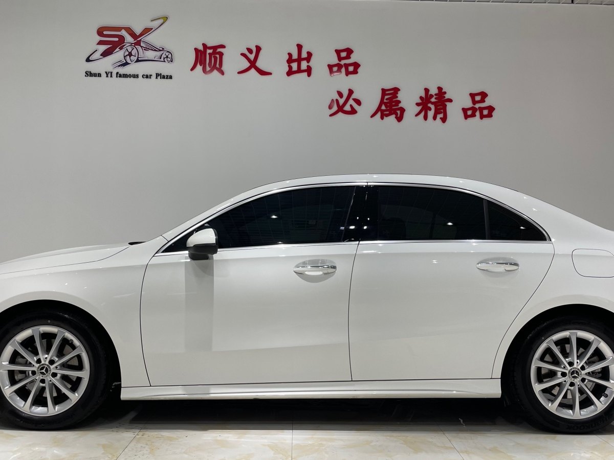 奔馳 奔馳A級  2020款 改款 A 200 L 運動轎車時尚型圖片
