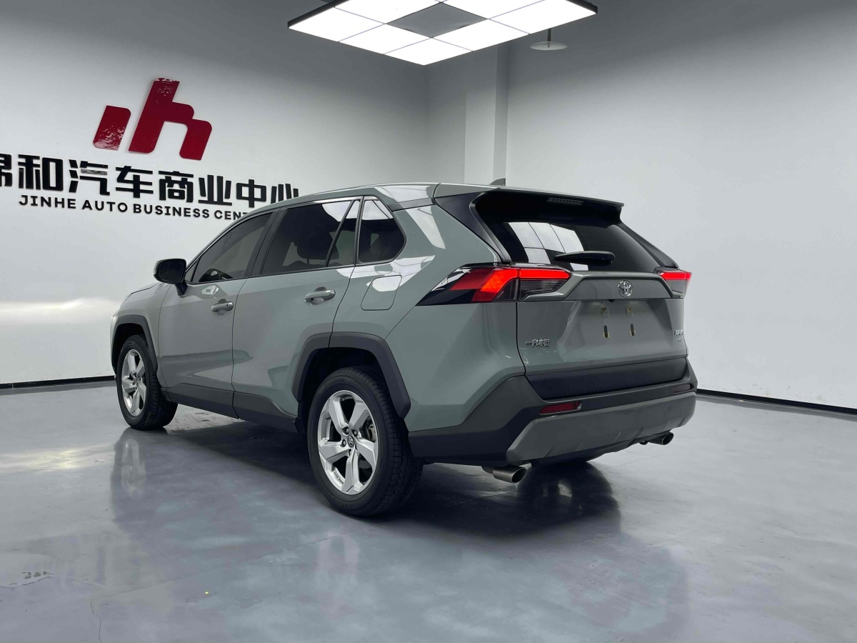 豐田 RAV4  2018款 榮放 2.0L CVT兩驅(qū)風(fēng)尚版圖片