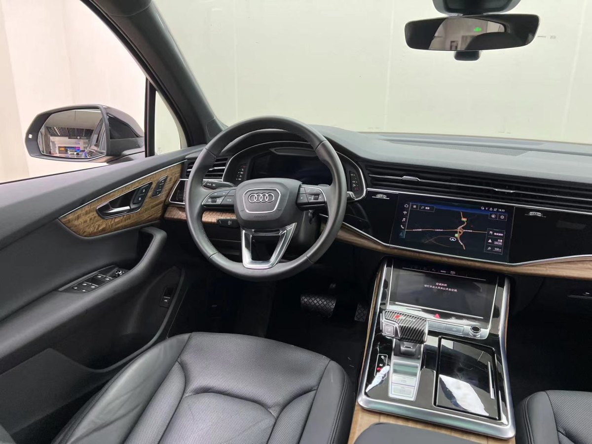 奧迪 奧迪Q7  2023款 55 TFSI quattro S line冰雪運(yùn)動(dòng)版圖片