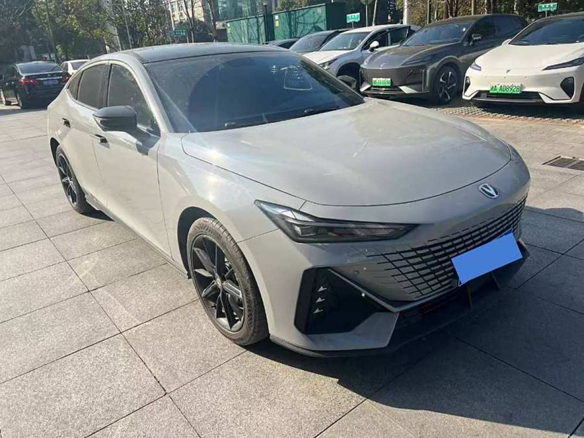 長安 長安UNI-V  2022款 1.5T 尊貴型圖片