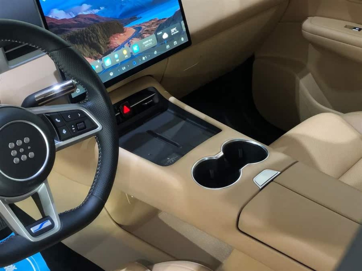 賽力斯 藍電E5 PLUS  2025款 165km 長續(xù)航旅行定制版 5座圖片