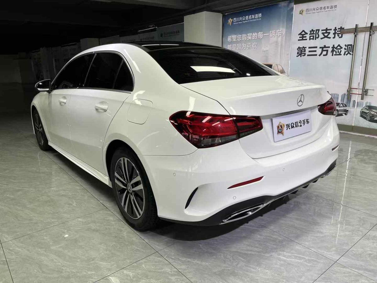 奔馳 奔馳A級(jí)  2019款  A 220 L 4MATIC 運(yùn)動(dòng)轎車圖片