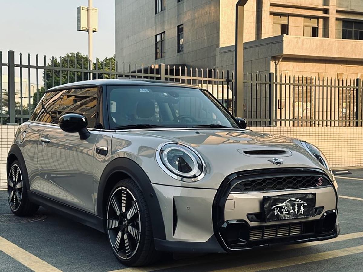 2022年6月MINI MINI  2022款 改款 2.0T COOPER S 藝術(shù)家