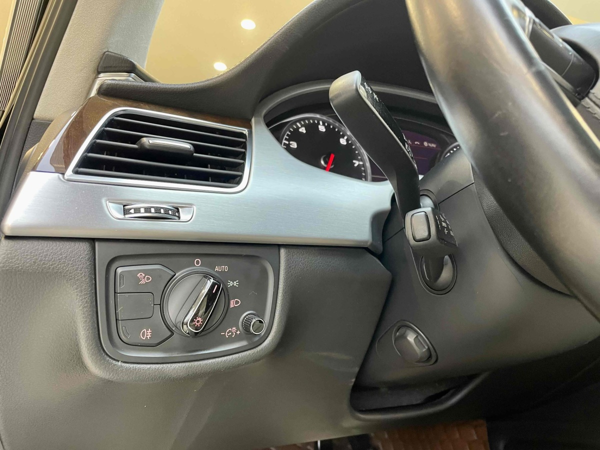奧迪 奧迪A8  2014款 A8L 45 TFSI quattro專(zhuān)享型圖片