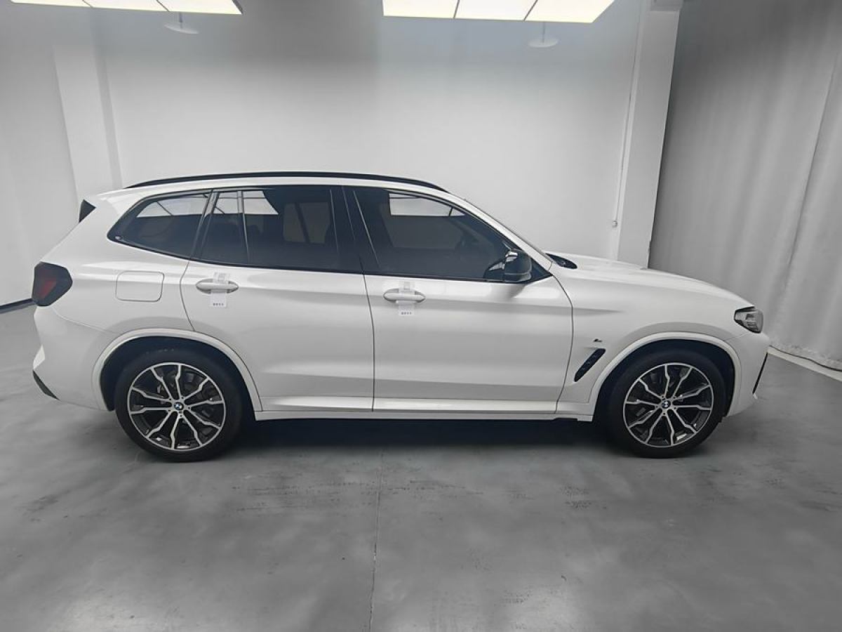 2021年11月寶馬 寶馬X3  2022款 xDrive30i 領(lǐng)先型 M曜夜套裝