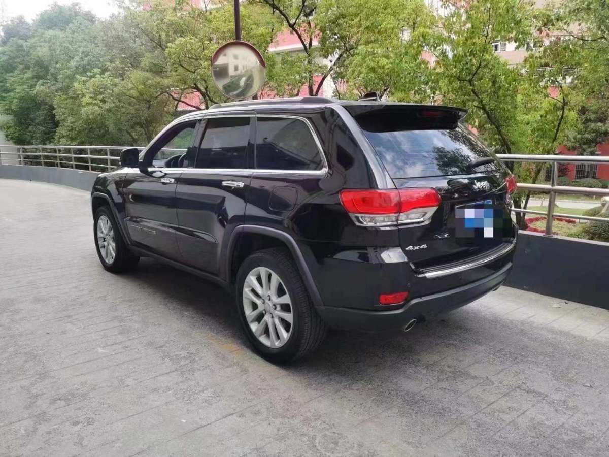 2019年04月Jeep 大切諾基  2017款 3.0L 舒享導(dǎo)航版