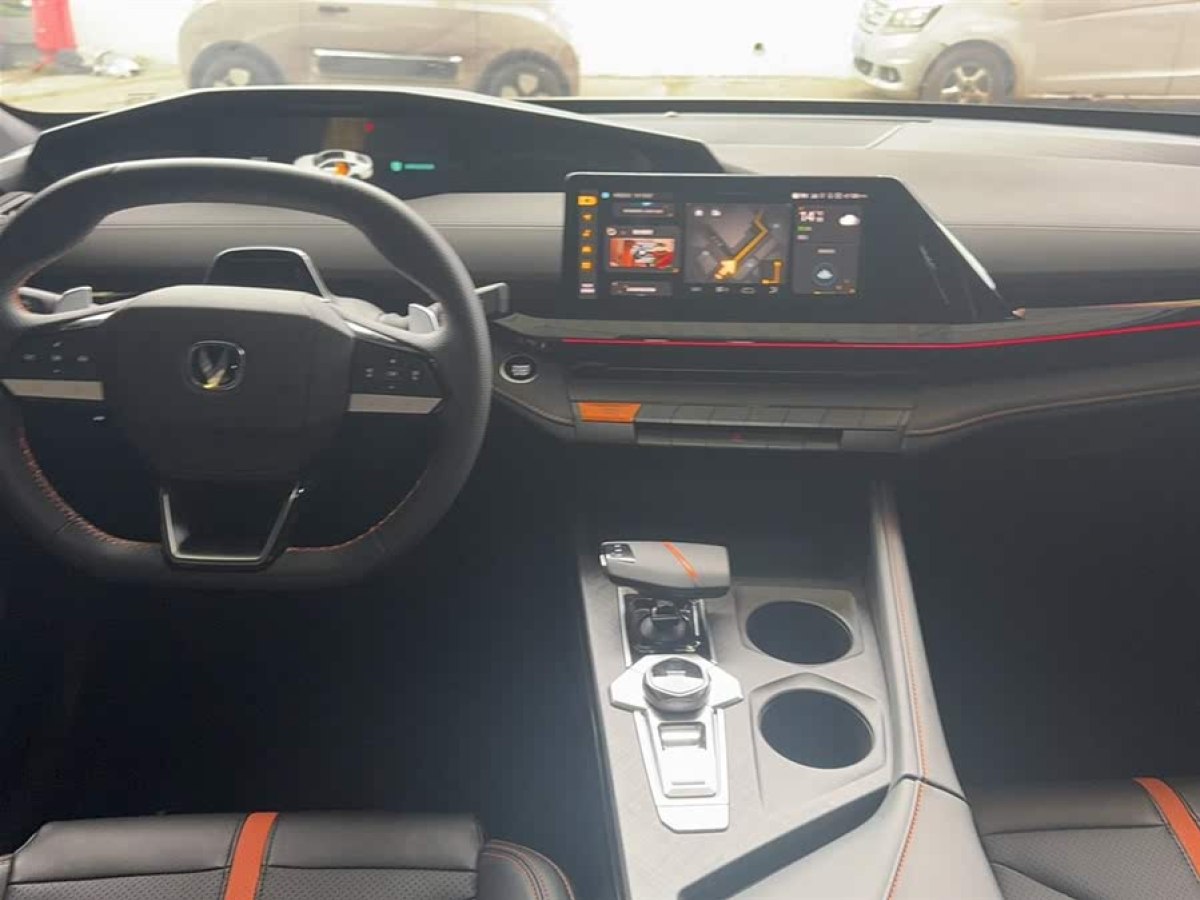 長(zhǎng)安 長(zhǎng)安UNI-V  2024款 1.5T 尊貴型圖片