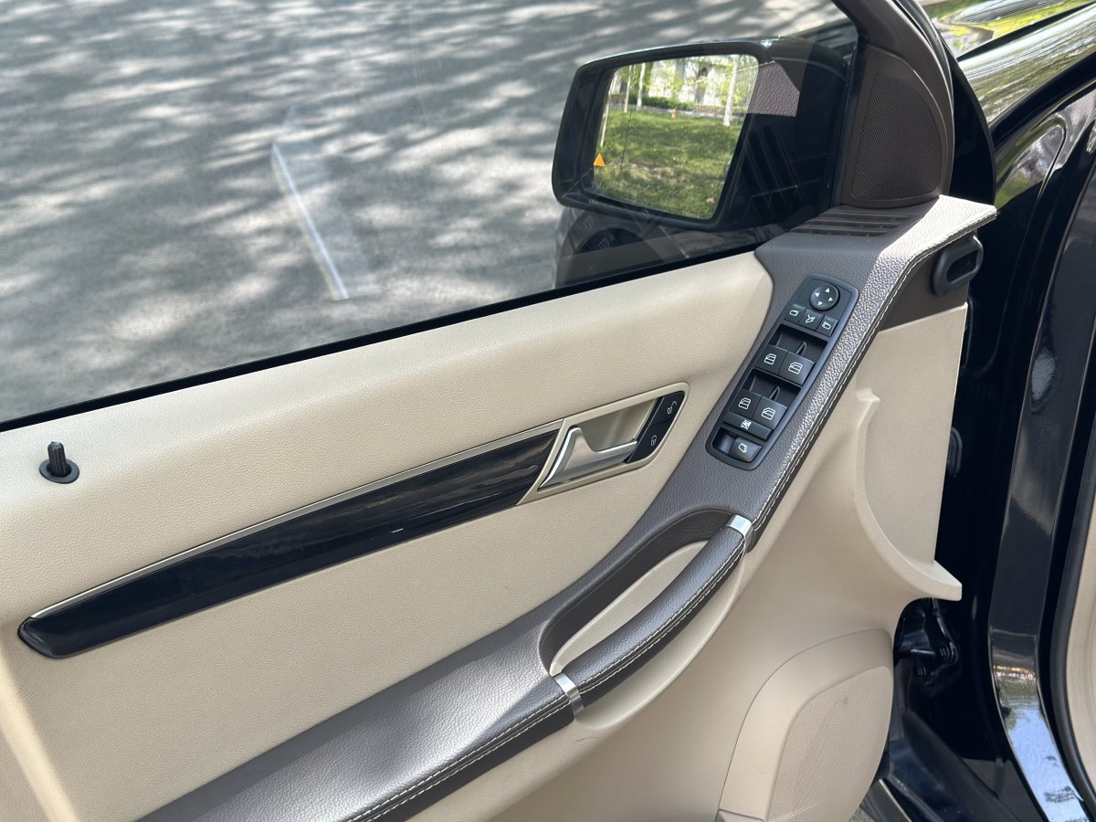 奔驰 奔驰R级  2015款 R 320 4MATIC 豪华型图片