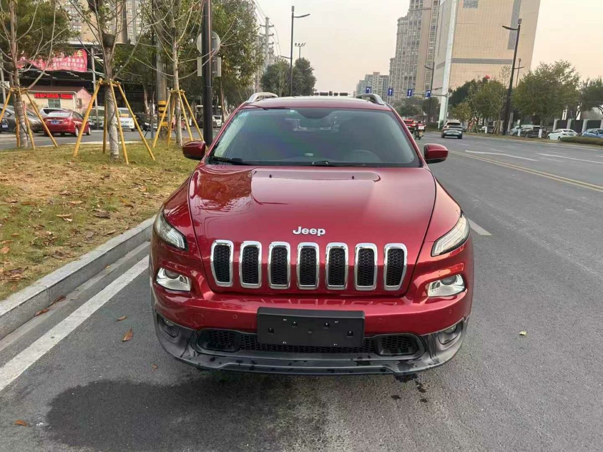 Jeep 自由光  2017款 2.0L 優(yōu)越版圖片