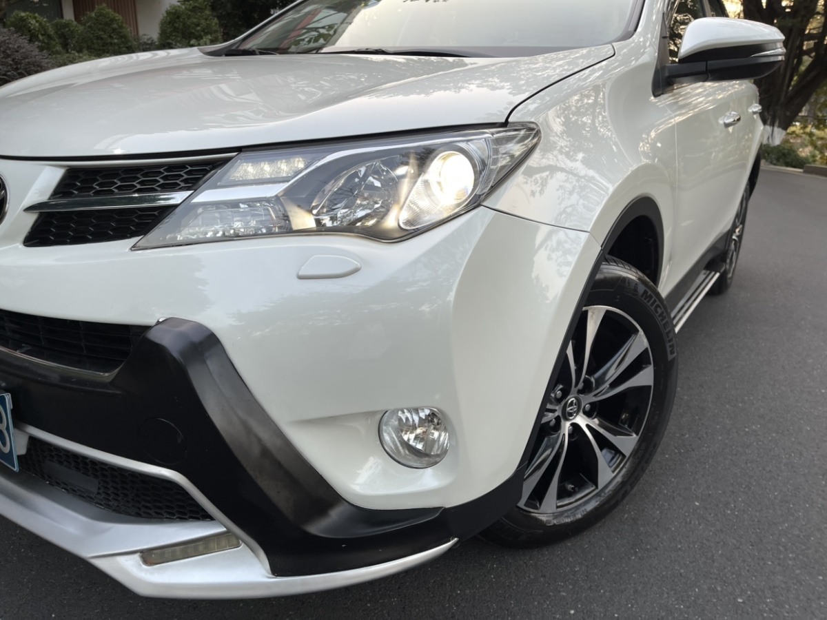 豐田 RAV4榮放  2015款 2.5L 自動四驅(qū)豪華版圖片