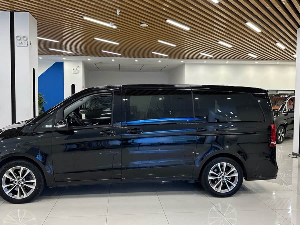 奔馳 V級  2022款 V 260 領(lǐng)航版圖片