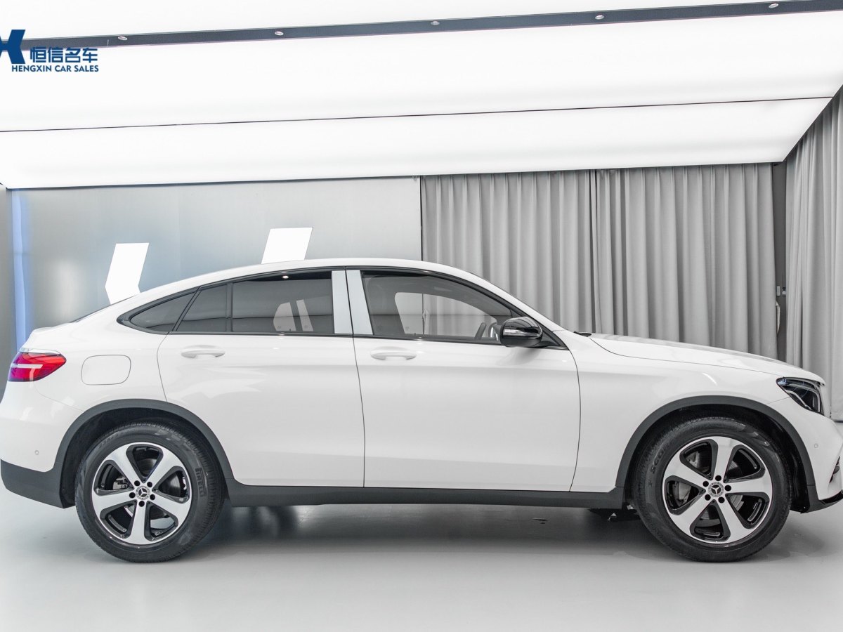 2019年1月奔馳 奔馳GLC  2023款 GLC 300 4MATIC 轎跑SUV