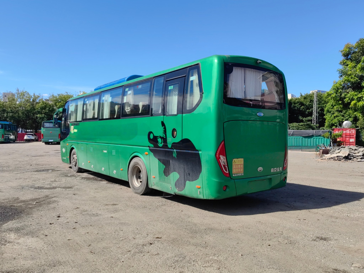 多臺48座有中門安全門開沃6117氣囊旅游車圖片