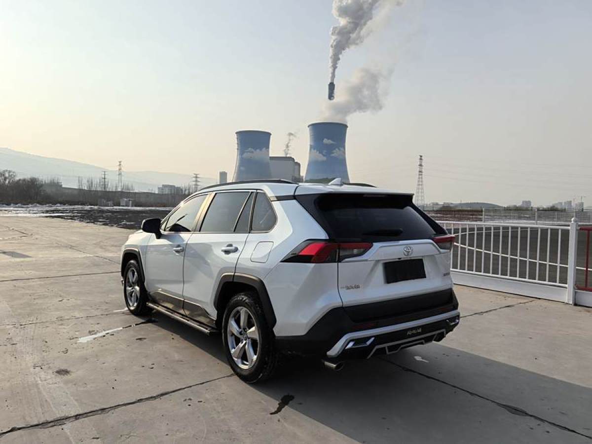 豐田 RAV4榮放  2022款 2.0L CVT兩驅(qū)風(fēng)尚Plus版圖片