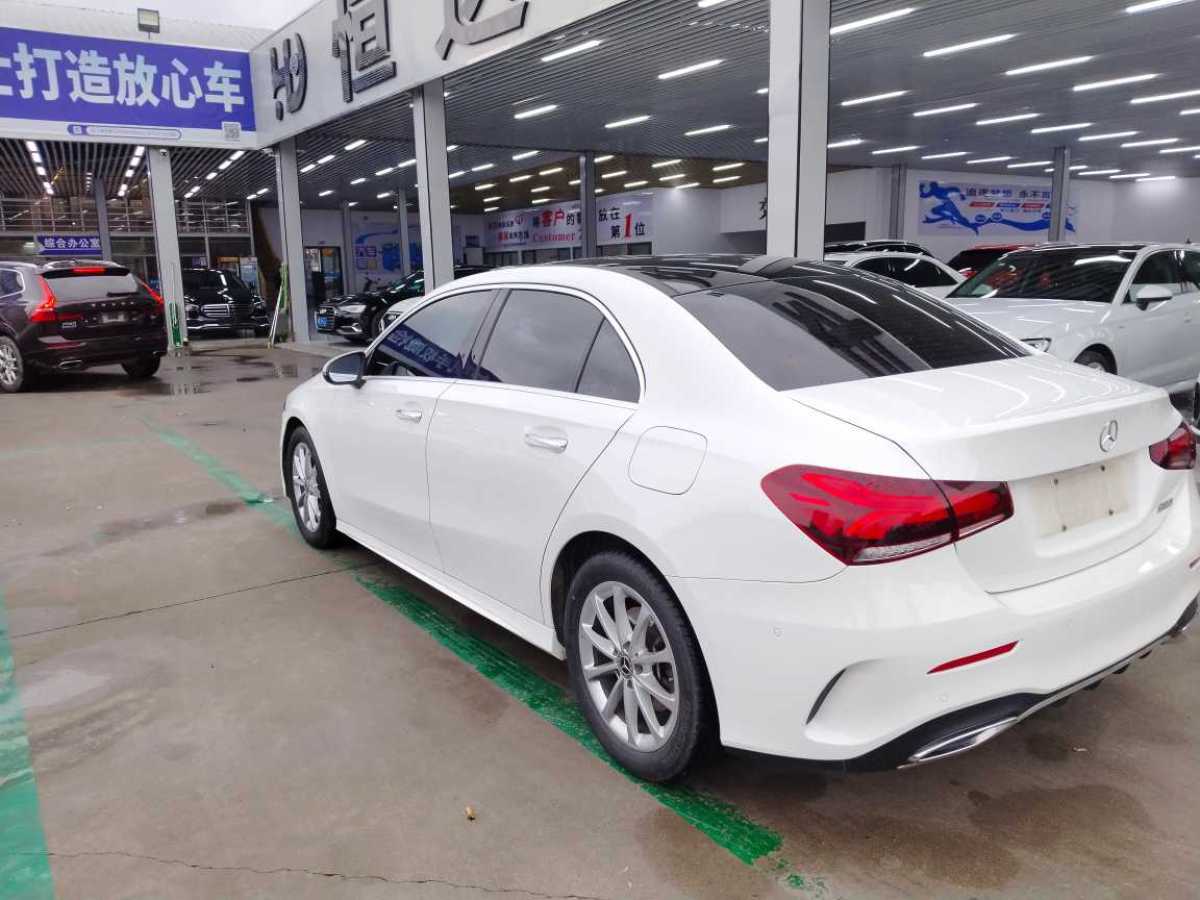 奔馳 奔馳A級  2022款 改款 A 200 L 運動轎車動感型圖片