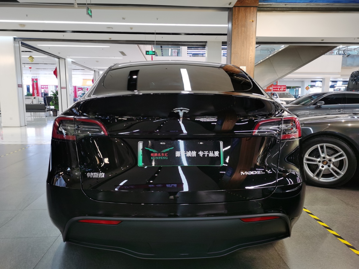 特斯拉 Model Y  2021款 改款 標(biāo)準(zhǔn)續(xù)航后驅(qū)升級版圖片