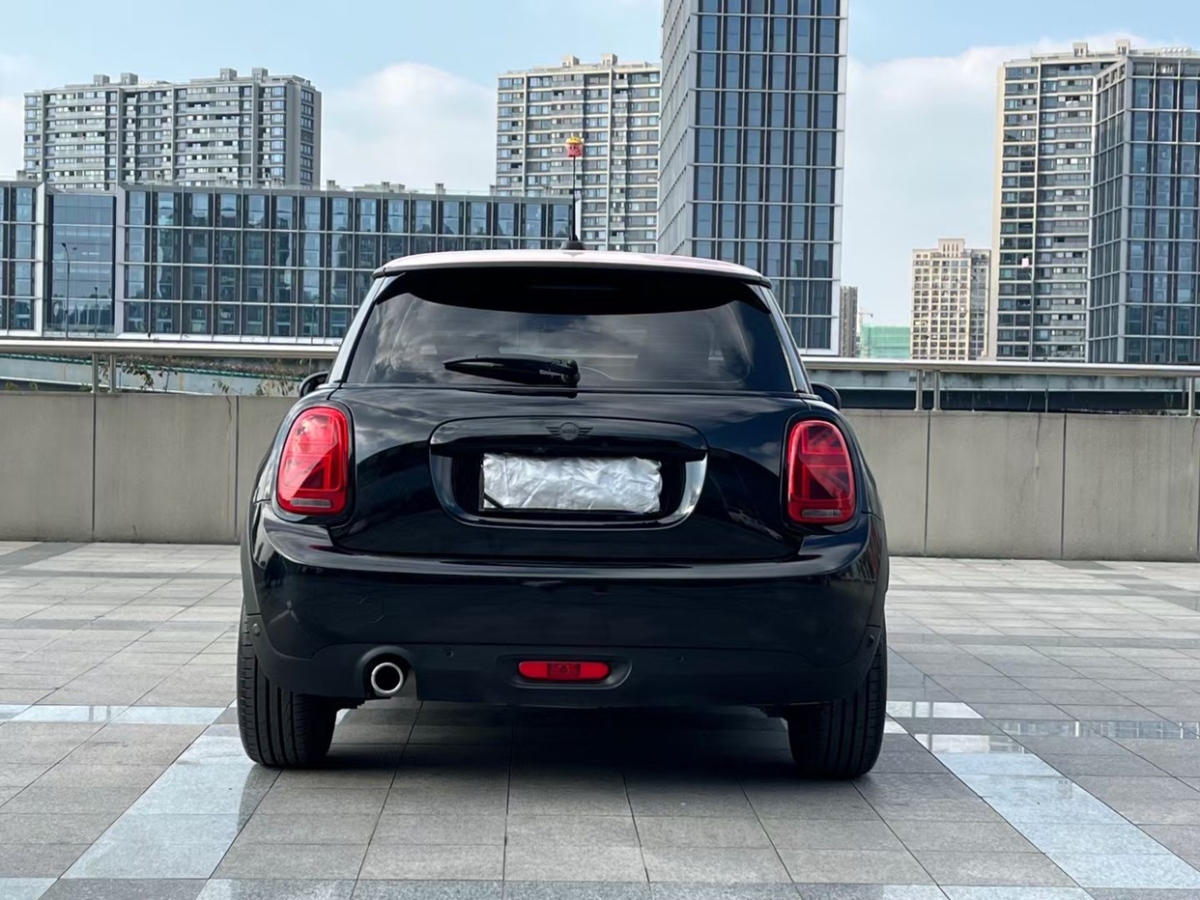 MINI MINI  2020款 1.5T COOPER 經(jīng)典派 五門絕色版圖片