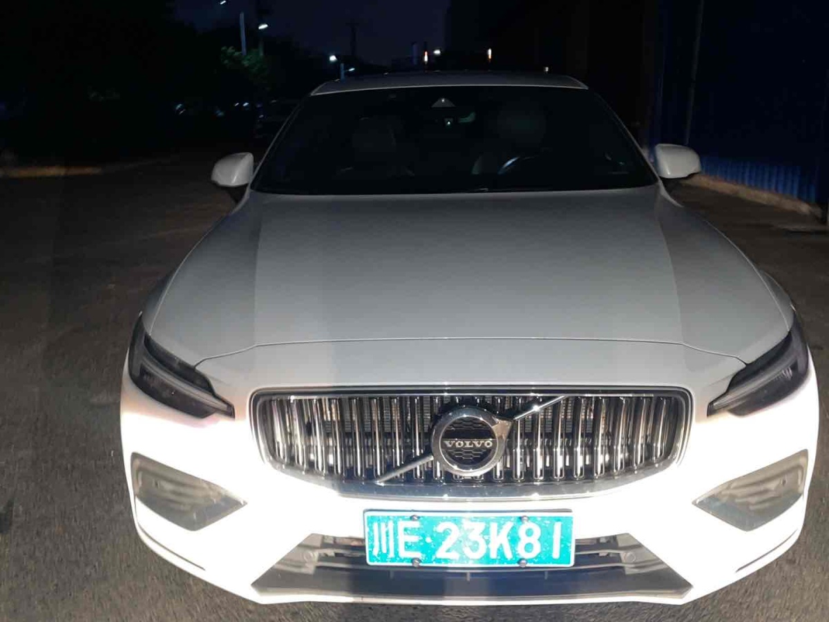 2022年5月沃爾沃 S60L  2022款 B4 智遠(yuǎn)豪華版