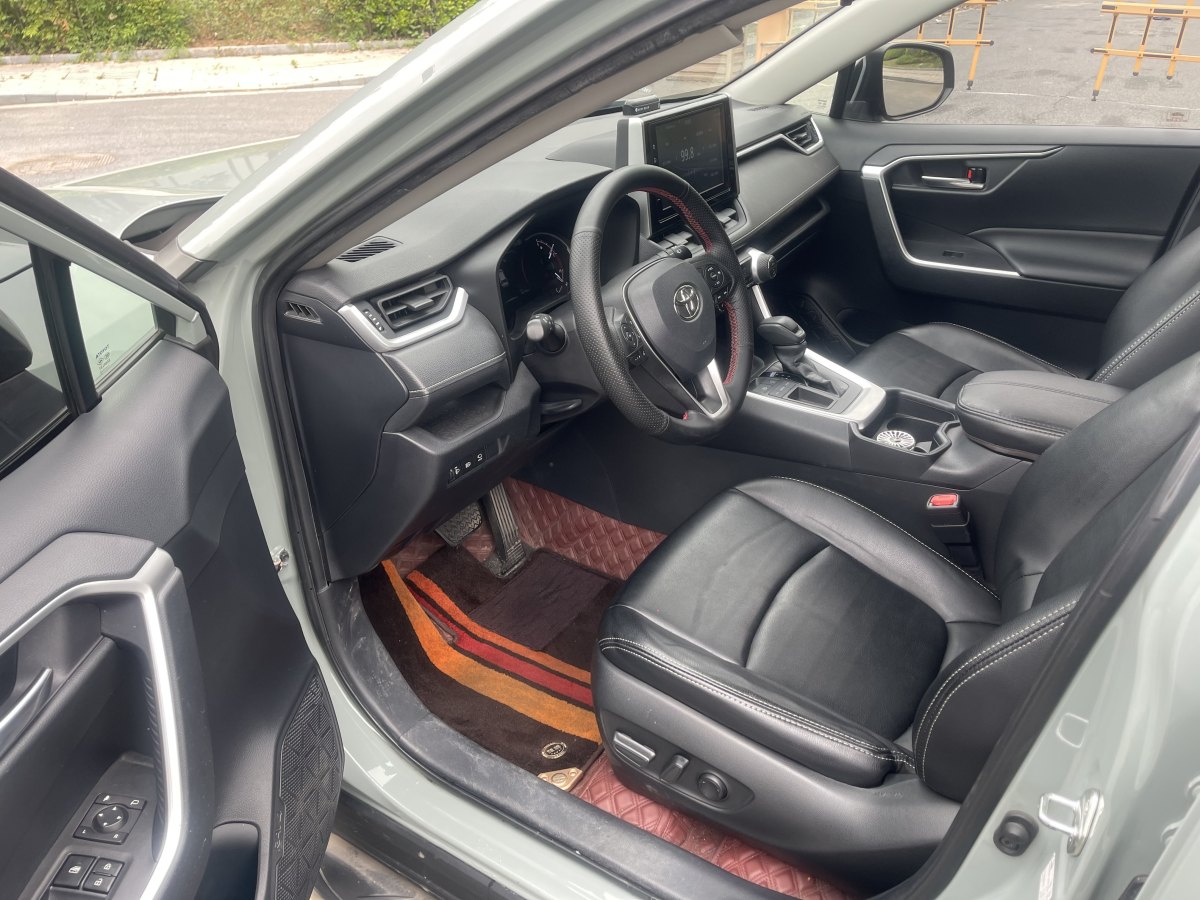 豐田 RAV4  2018款 榮放 2.0L CVT兩驅(qū)風尚版圖片