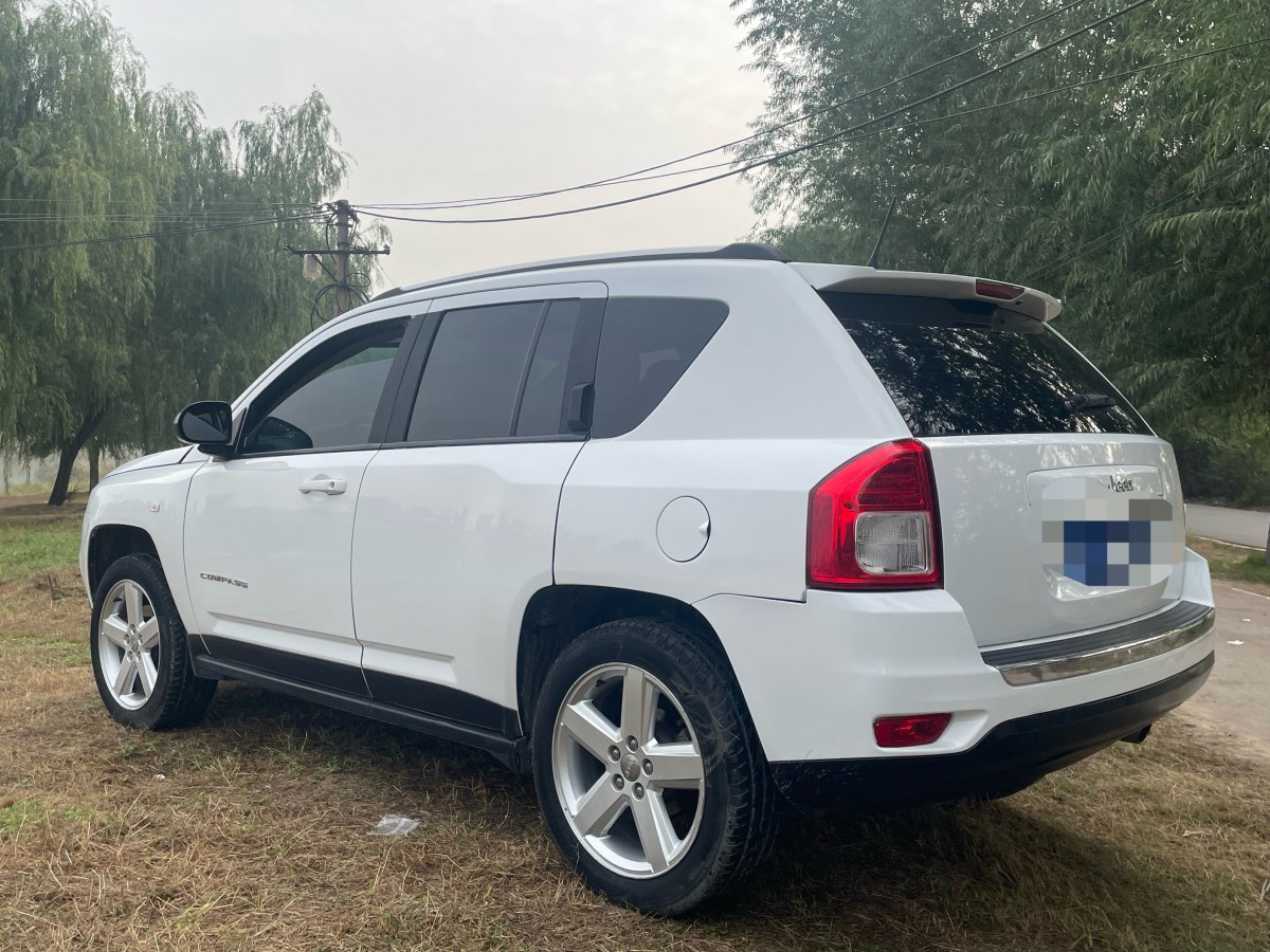 Jeep 指南者  2012款 2.0L 兩驅(qū)豪華版圖片