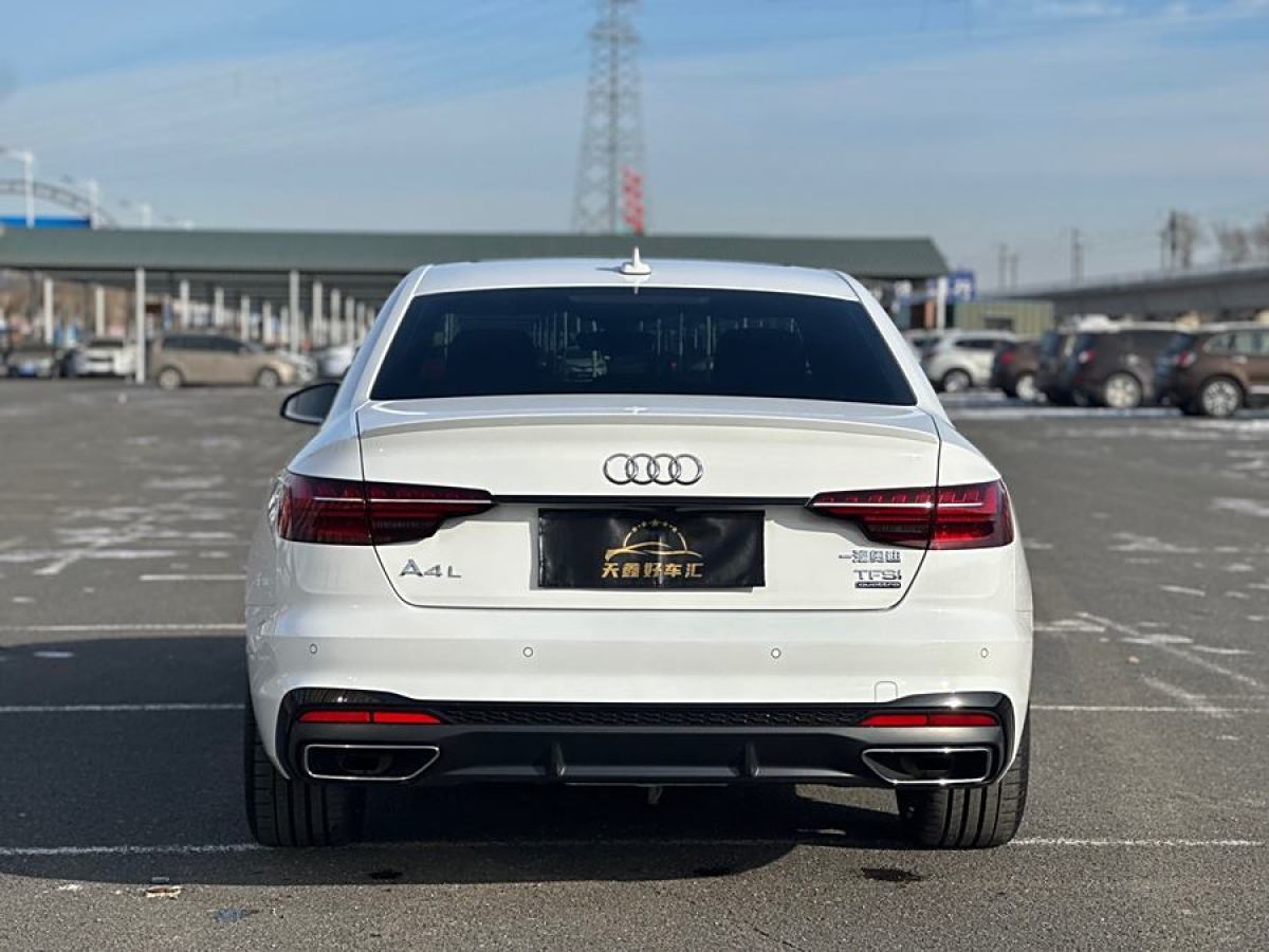 奧迪 奧迪A4L  2022款 45 TFSI quattro 臻選動(dòng)感型圖片