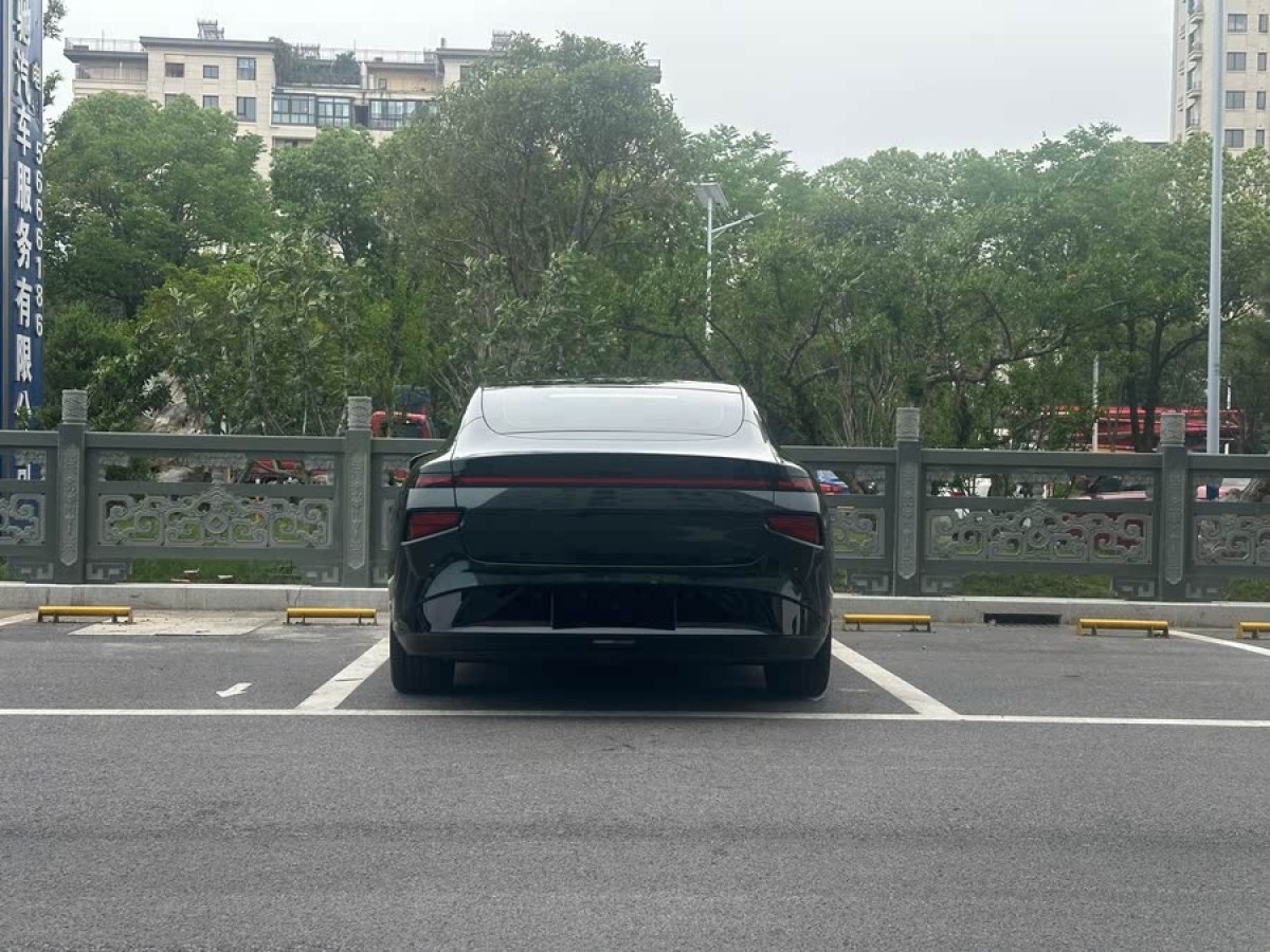 小鵬 P7  2022款 670N+圖片