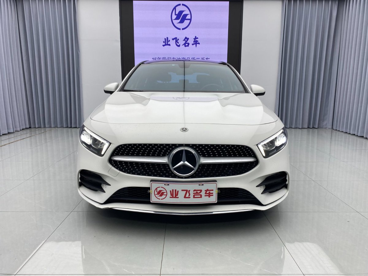 奔馳 奔馳A級(jí)  2022款 A 200 L 運(yùn)動(dòng)轎車(chē)動(dòng)感型圖片