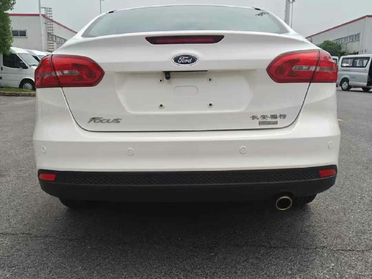 福特 ?？怂? 2015款 三廂 1.6L 自動舒適型圖片