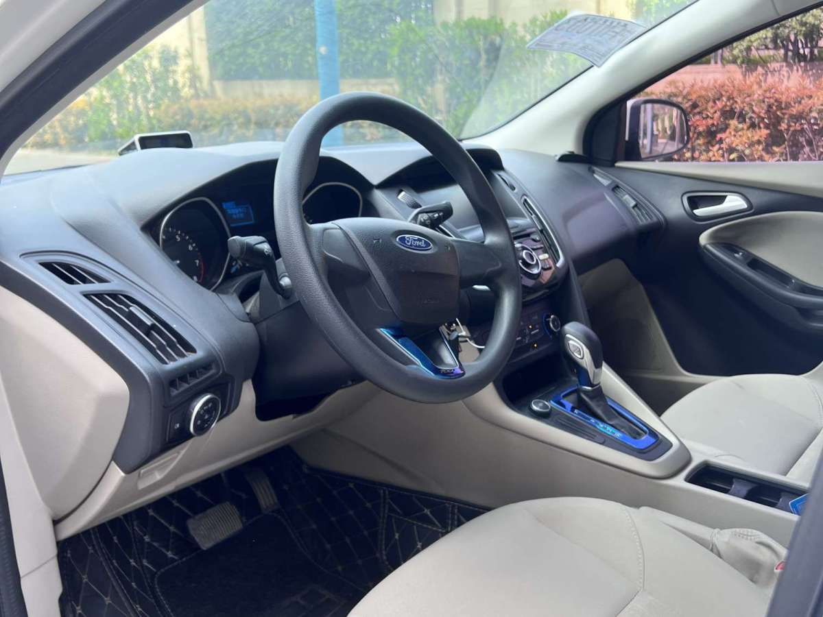2018年6月福特 福克斯  2018款 三厢经典 1.6L 自动舒适型智行版