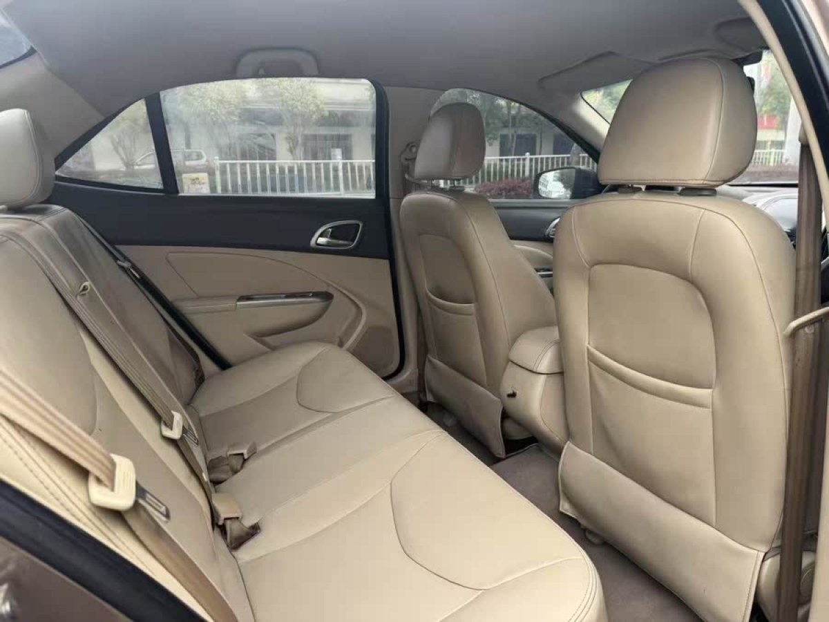寶駿 630  2014款 1.5L 手動舒適型圖片