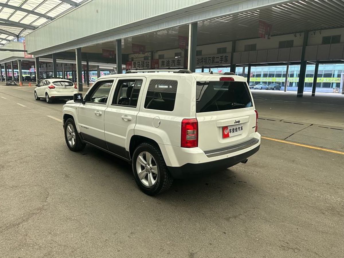 Jeep 自由客  2014款 2.4L 豪華導(dǎo)航版圖片