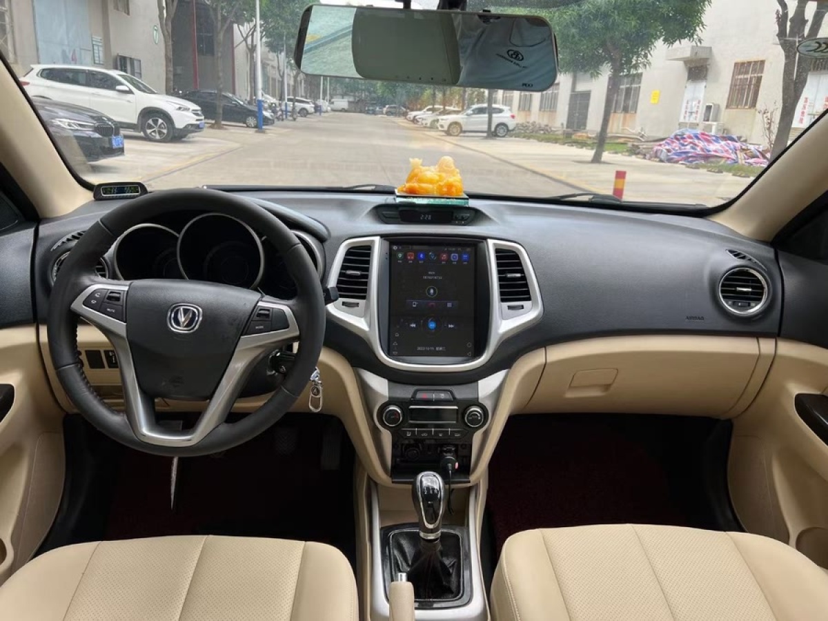 長(zhǎng)安 逸動(dòng)  2016款 1.6L 手動(dòng)風(fēng)尚型圖片
