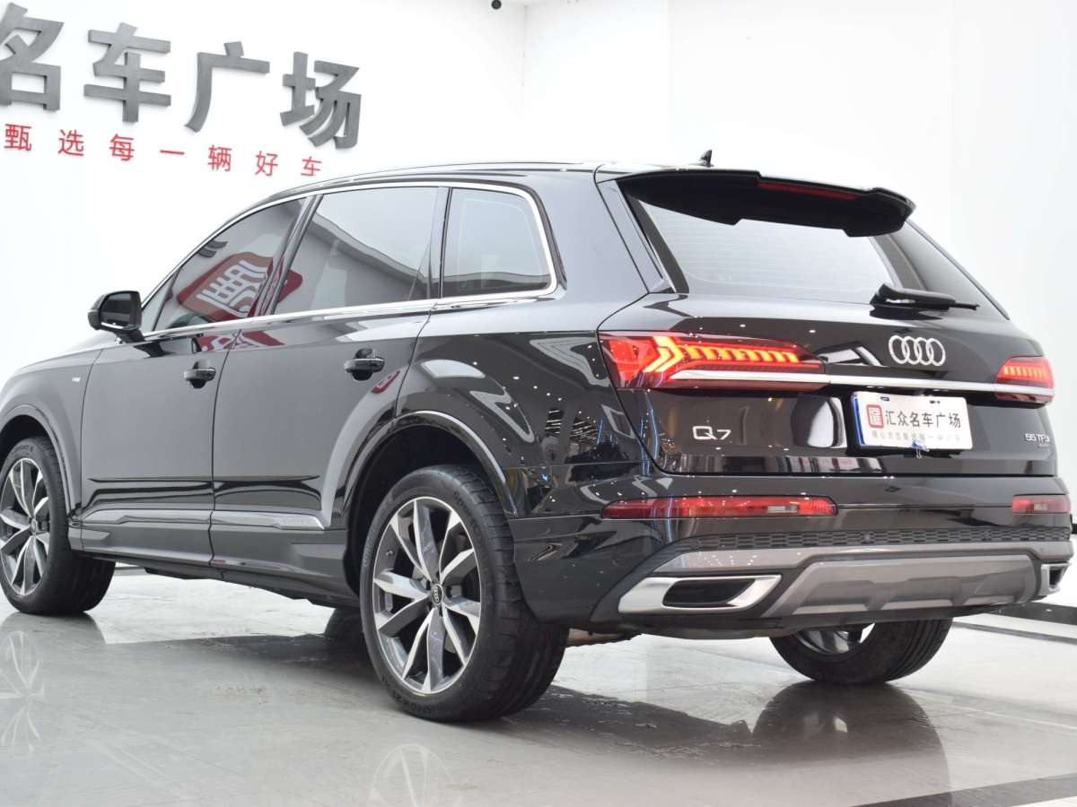 奧迪 奧迪Q7  2023款 55 TFSI quattro S line運(yùn)動(dòng)型圖片