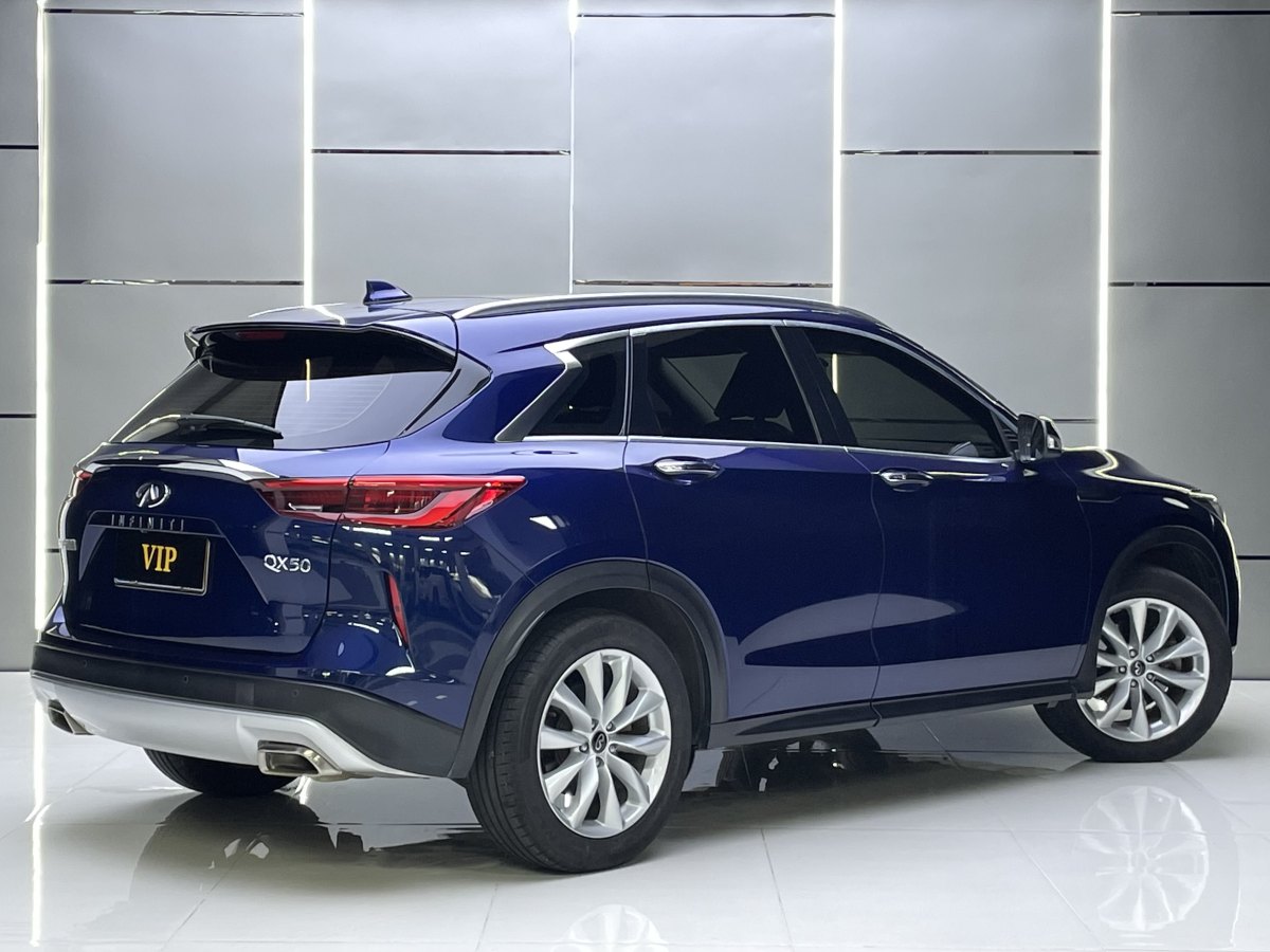 英菲尼迪 QX50  2018款 QX50 2.0T CVT兩驅(qū)時(shí)尚版圖片