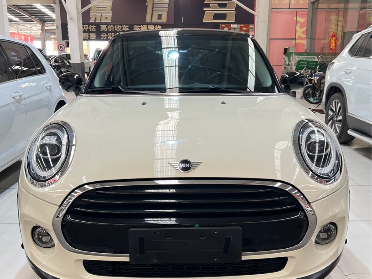 MINI MINI  2020款 1.5T COOPER 經(jīng)典派 五門絕色版圖片