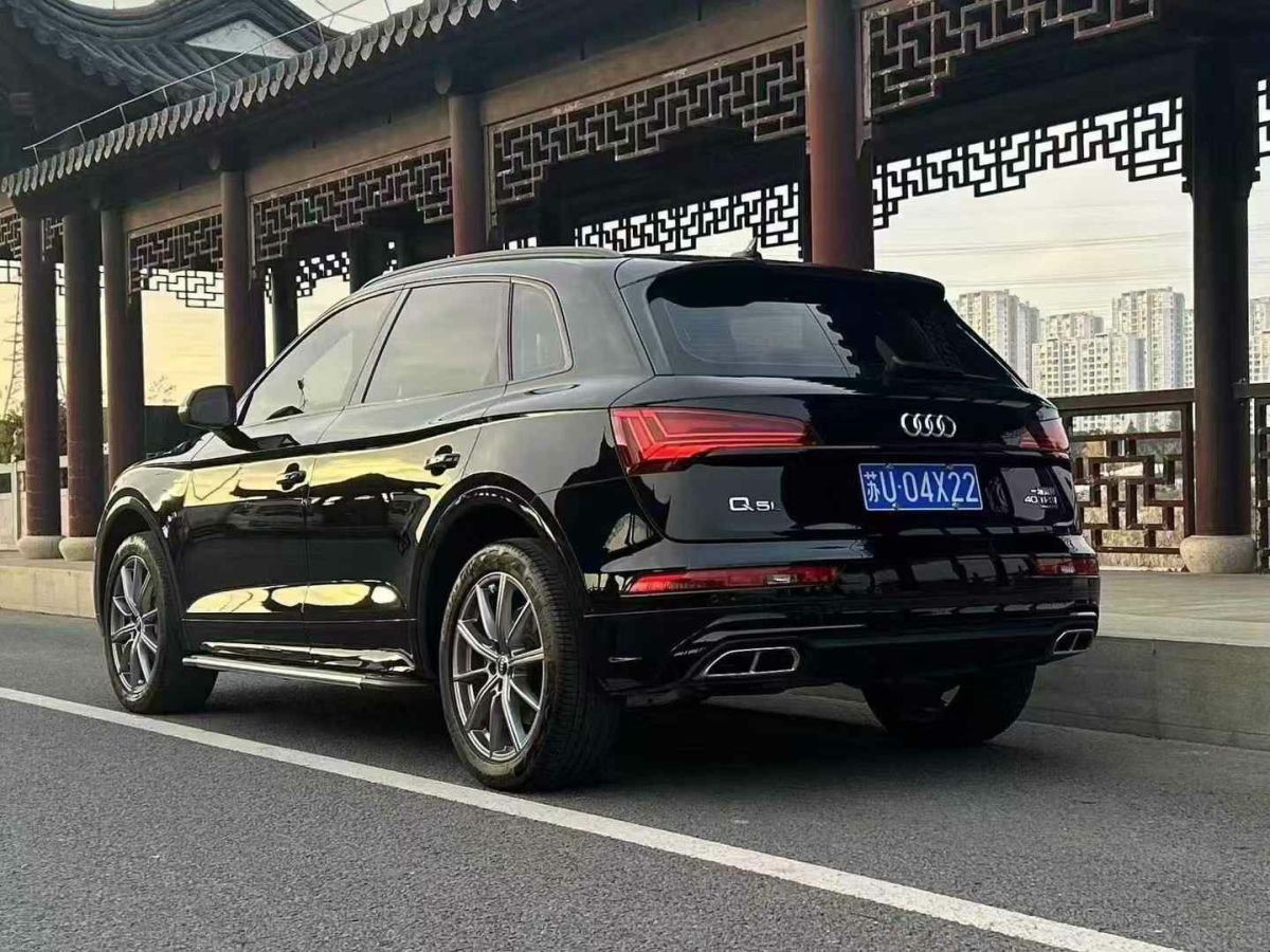 奧迪 奧迪Q5 e-tron  2023款 40 e-tron 星耀型 影武士版圖片