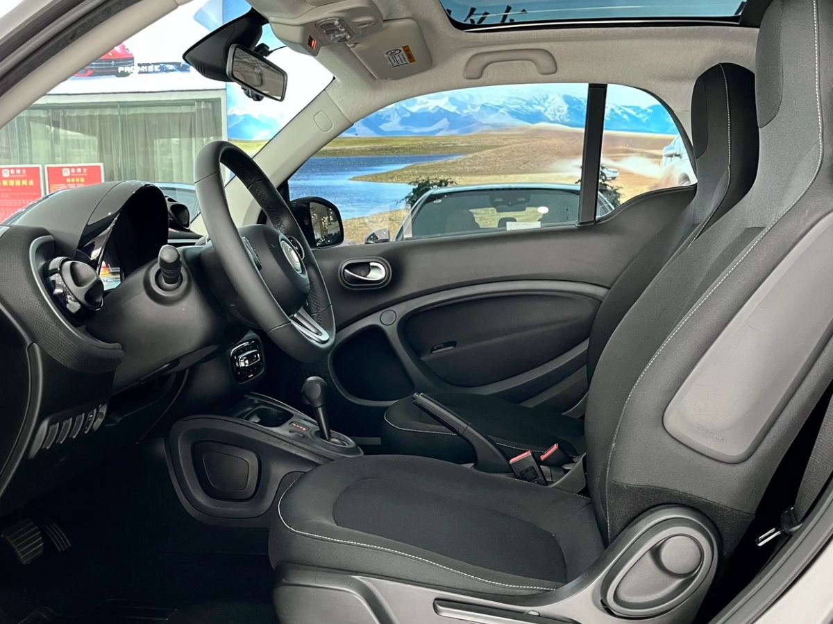 2019年10月smart fortwo  2019款 0.9T 66千瓦硬頂動(dòng)擎版 國(guó)VI