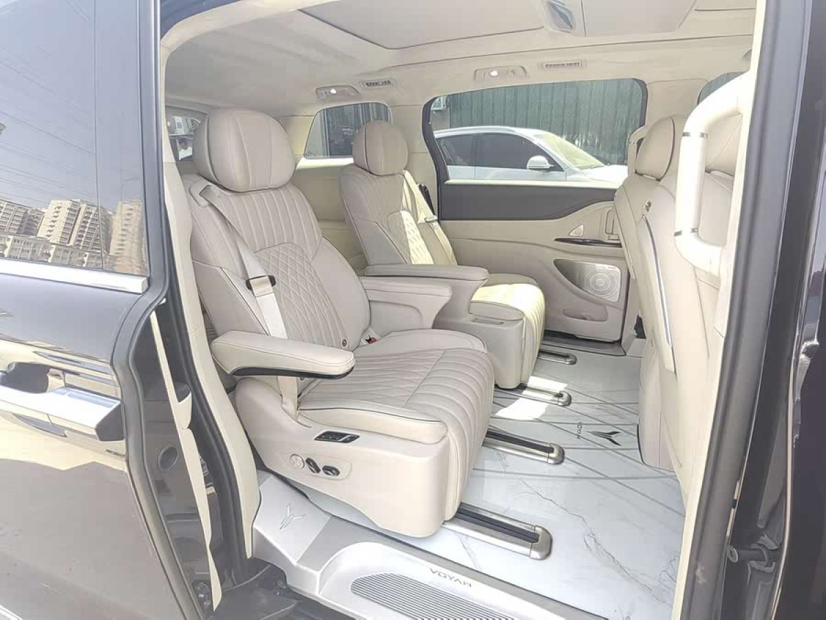 嵐圖 夢(mèng)想家  2024款 PHEV 超長(zhǎng)續(xù)航旗艦版圖片